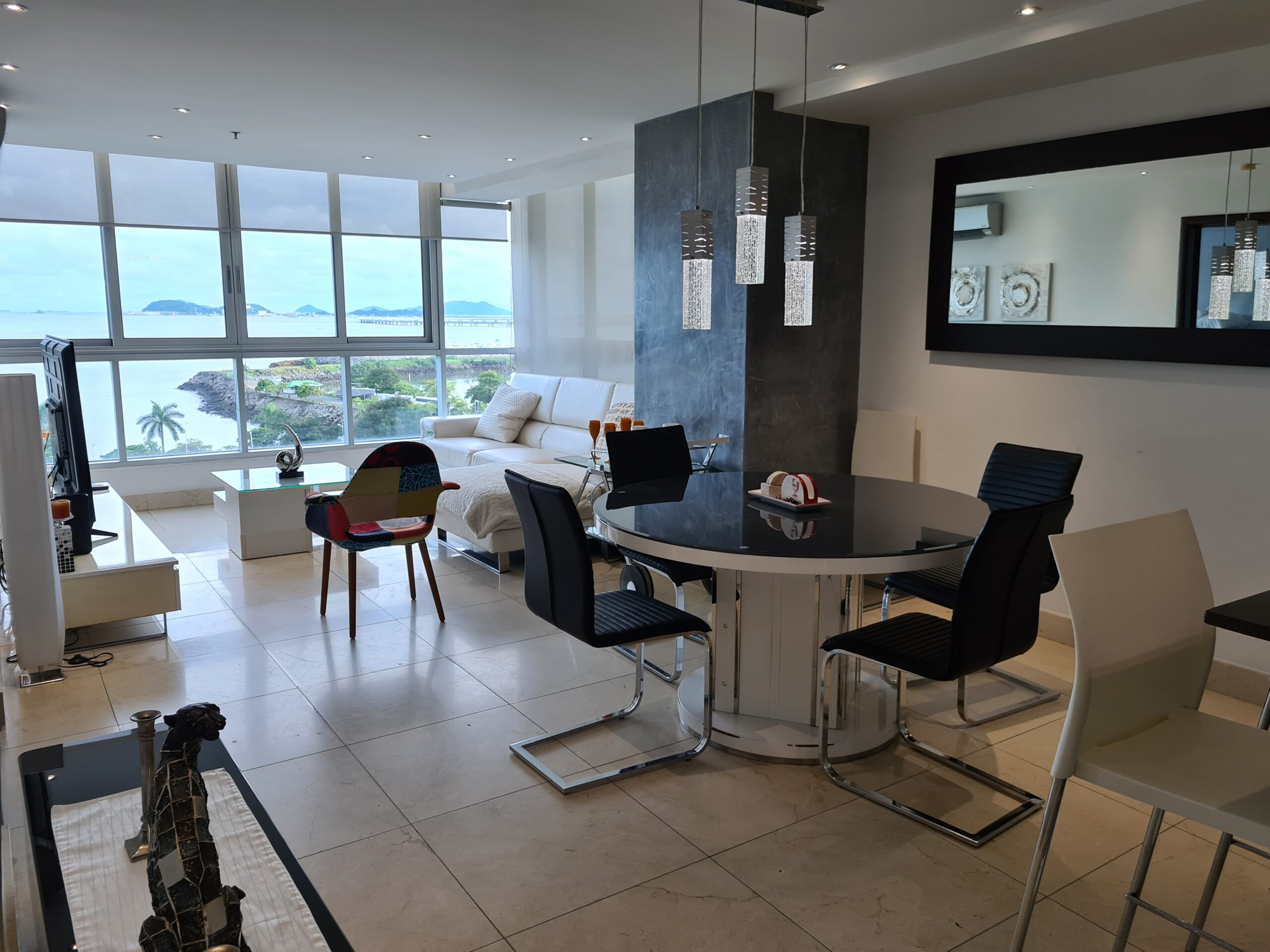 Rento apartamento con  hermosa vista  al  mar.